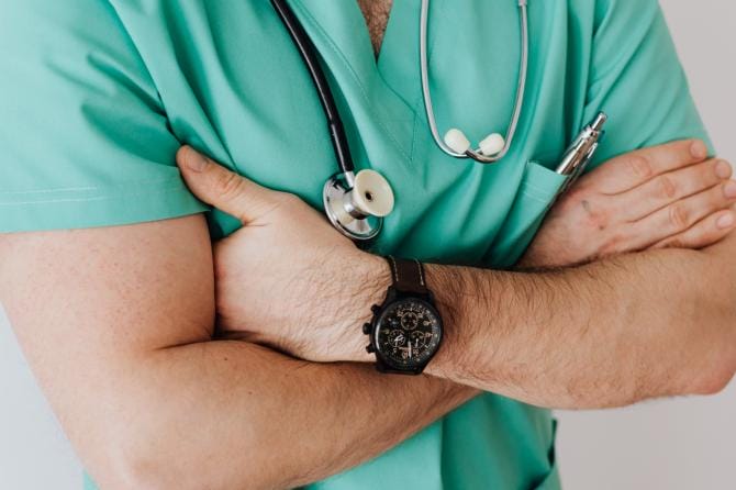 Sospeso un medico dell’Asl di Bari