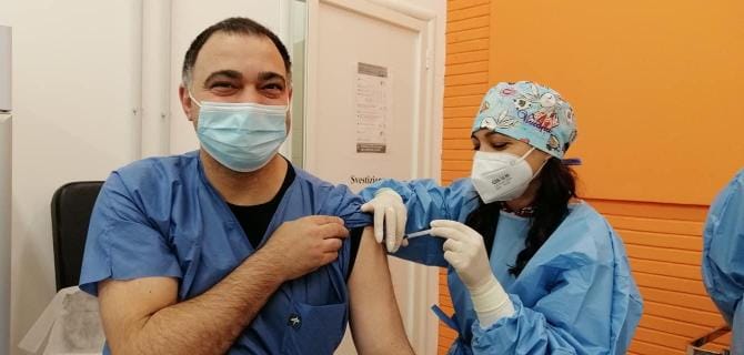 Pugno duro di Asl Bari: sospesi 57 sanitari non vaccinati