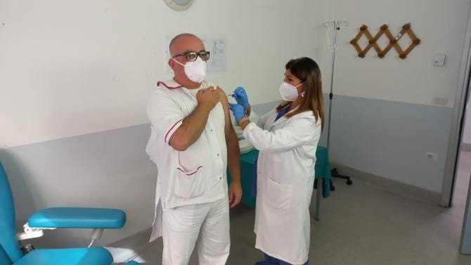 Aperte le prenotazioni per la terza dose del vaccino Aperte le prenotazioni per la terza dose del vaccino
