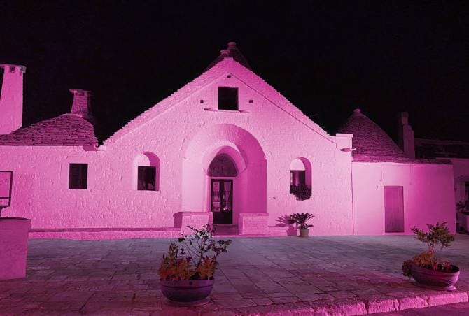 «Nastro Rosa-LILT for Women», il trullo Sovrano si illumina