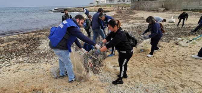 Raccolti oltre 60 chili di rifiuti a Cozze