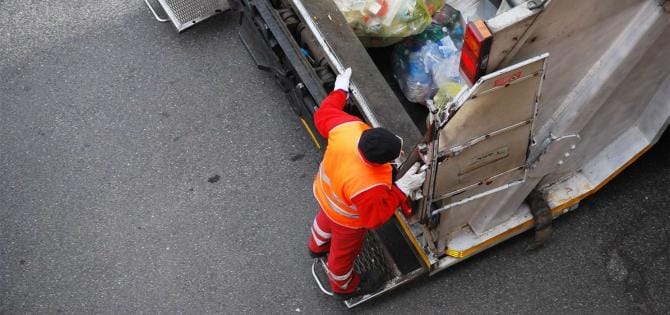Netturbini in piazza a Bari per chiedere il rinnovo del contratto