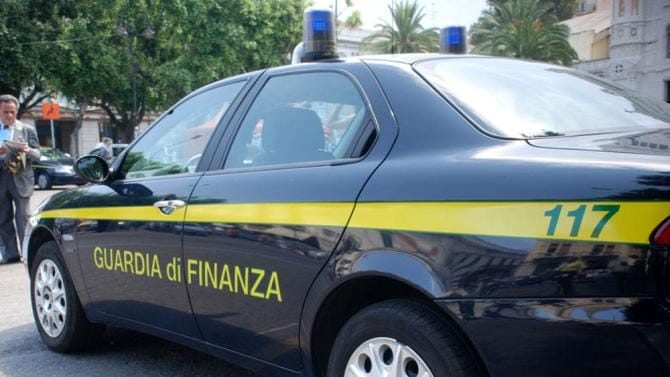 Sottrae 1,2 milioni di euro dalle casse del Comune, arrestato dirigente nel Foggiano