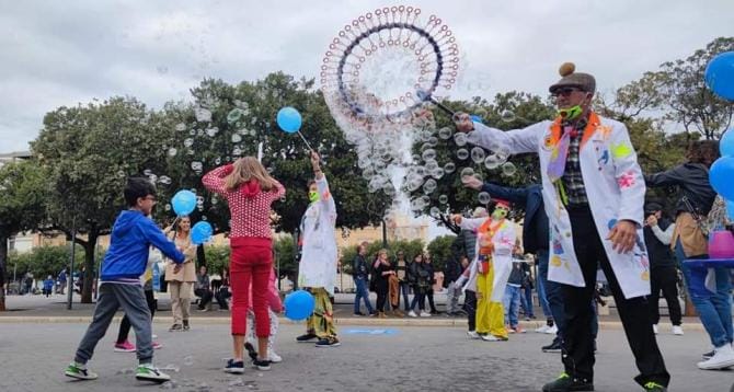 I clown del sorriso tornano in corsia per i piccoli pazienti