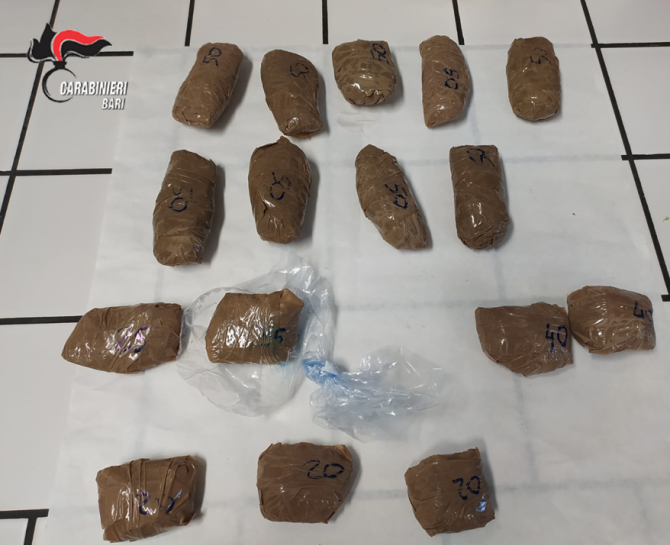 Nascondeva la droga in un muretto a secco: arrestato 36enne Nascondeva la droga in un muretto a secco: arrestato 36enne