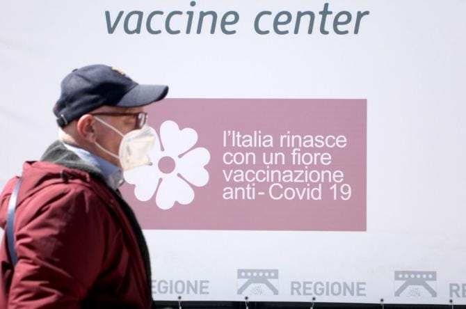 Covid, situazione stazionaria in Puglia. A Bari vaccinato il 99% degli over70