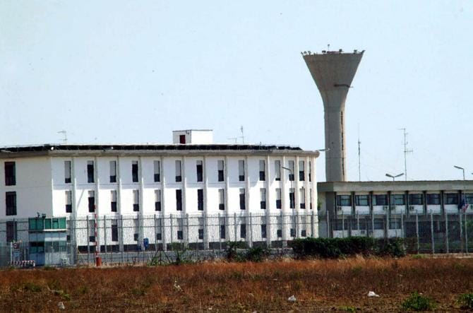 Poliziotto aggredito e tentativo di rivolta in carcere