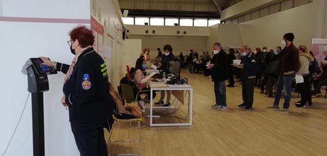 Anche in Puglia terza dose dopo 5 mesi dalla seconda. «Negli ultimi due giorni prenotazioni triplicate»