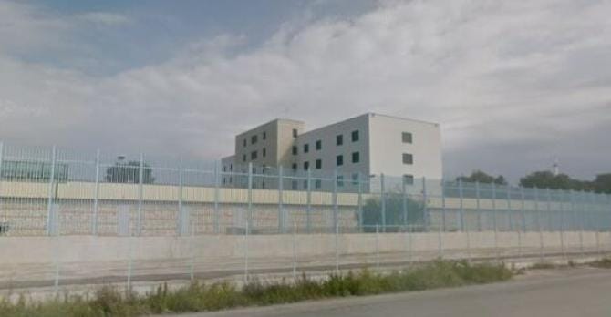Colloqui in cambio di denaro e regalie, in manette due agenti penitenziari Colloqui in cambio di denaro e regalie, in manette due agenti penitenziari