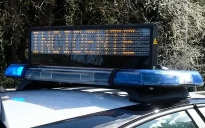 Scende dall’auto in fiamme, investito e ucciso sulla Bradanica