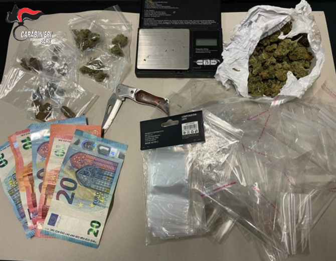 Giovane pusher arrestato ad Adelfia Giovane pusher arrestato ad Adelfia
