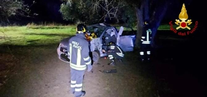 Brindisi, perde il controllo dell’auto e finisce contro due alberi: grave 31enne