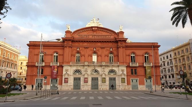 Vicenda Petruzzelli, Decaro: «Basta provocazioni e prove muscolari».
Salta l’incontro con la proprietà