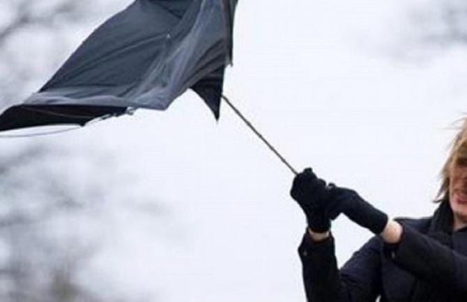 Temporali e forti venti in Puglia, allerta gialla della Protezione civile