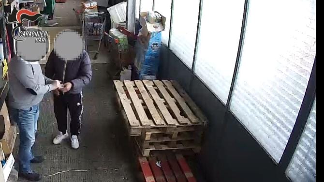 Bari, estorsione a un supermercato. Arrestato pregiudicato vicino al clan Strisciuglio