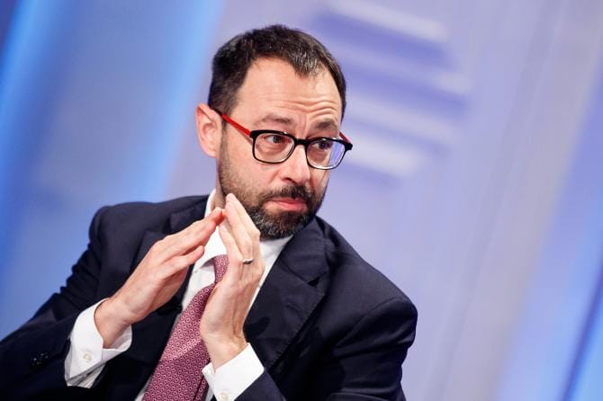 Caporalato, Patuanelli: «Risolvere problema tutelando il reddito degli agricoltori» Caporalato, Patuanelli: «Risolvere problema tutelando il reddito degli agricoltori»