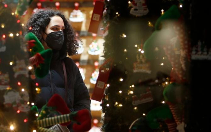 Foggia, Natale in mascherina per le vie del centro