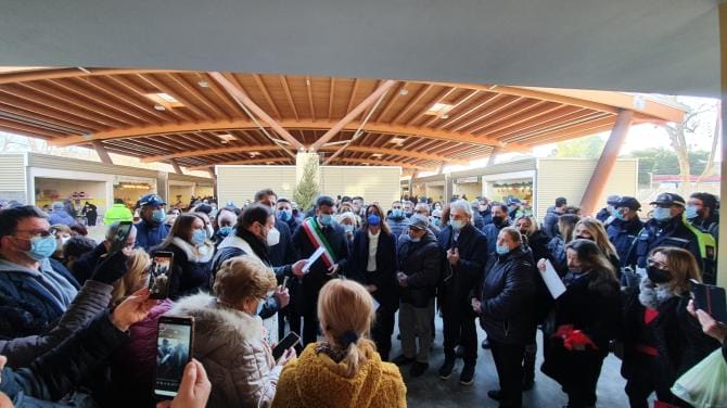 Un mercato sotto l’albero per i residenti di Japigia: al via oggi le attività