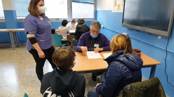 Covid, 53 classi in quarantena nelle scuole del barese. Circolazione del virus in crescita