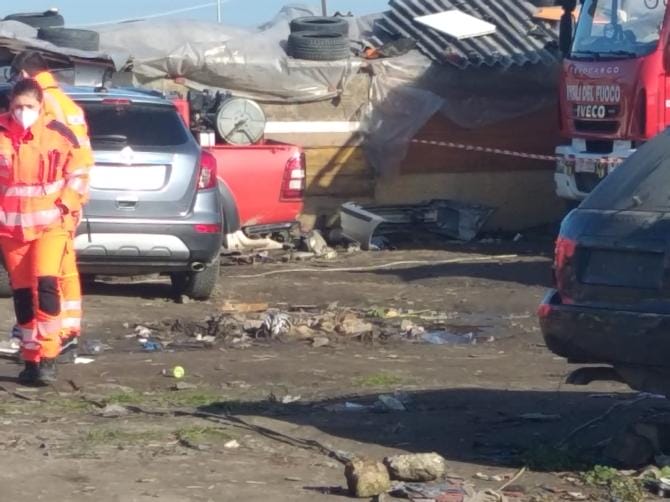 Foggia, indagata per omicidio colposo mamma dei bimbi nel rogo del campo nomadi