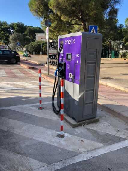 Bari Smart City, nei prossimi mesi 42 nuove colonnine elettriche per le auto Bari Smart City, nei prossimi mesi 42 nuove colonnine elettriche per le auto
