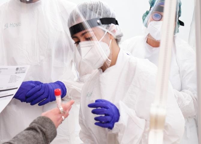 Boom di positivi in Puglia: 1.957 nuovi casi su oltre 50mila tamponi processati