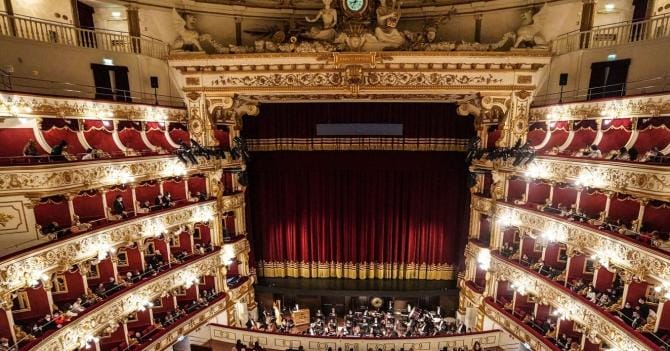 Capodanno al Petruzzelli, al via domani le prenotazioni per i 1.055 fortunati Capodanno al Petruzzelli, al via domani le prenotazioni per i 1.055 fortunati