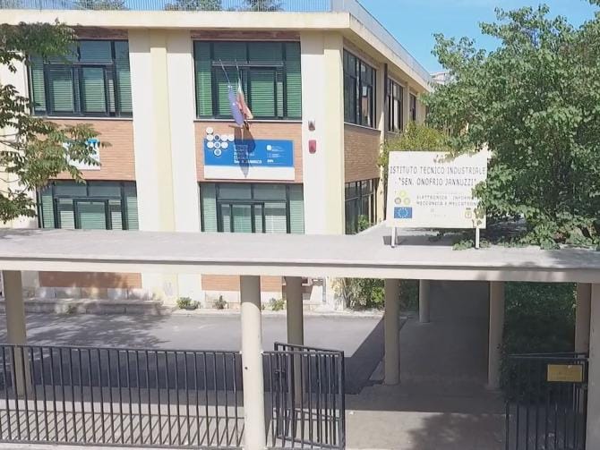 Scontro tra treni tra Andria e Corato, istituite tre borse di studio intitolate ai tre alunni dell’Itis Jannuzzi