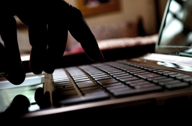 Diffondeva propaganda jihadista sul web, arrestato a Bari 31enne pakistano