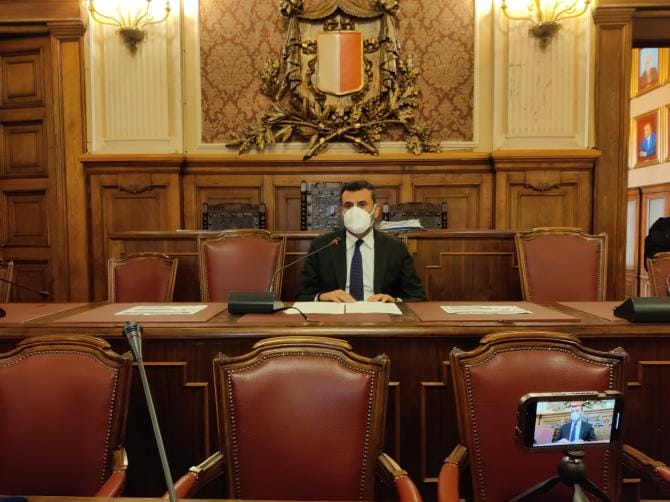 Decaro, il bilancio del 2021: «chiedo sinceramente scusa alla città per gli errori»