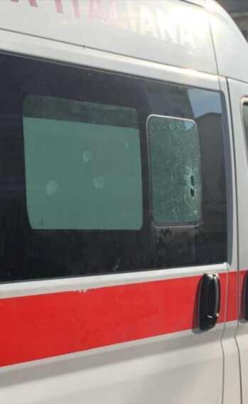 Taranto, colpi di fucile contro due ambulanze della Croce Rossa. Speranza: «Solidarietà e sostegno»