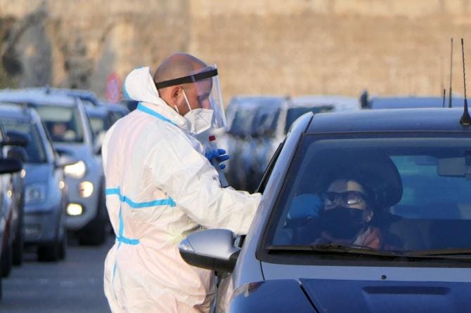 Covid, in Puglia 3.670 nuovi casi e 5 decessi