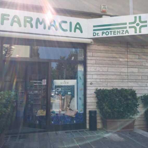 Corsa ai tamponi, l’appello della farmacista ai clienti: «Non puntate il dito, siate comprensivi» Corsa ai tamponi, l’appello della farmacista ai clienti: «Non puntate il dito, siate comprensivi»