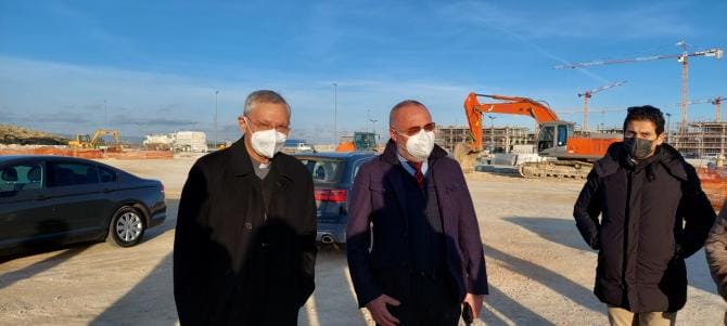 Taranto, Monsignor Santoro in visita al cantiere dell’ospedale San Cataldo
