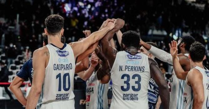 Basket, 10 positivi al Covid nell’Happy Casa Brindisi. Società sospende le attività