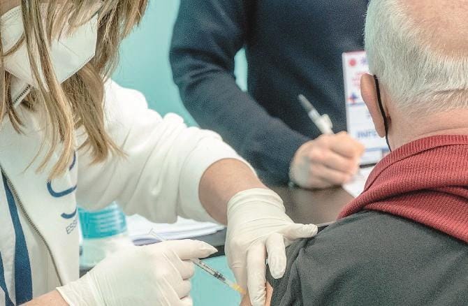 Vaccini, obbligo per gli over 50