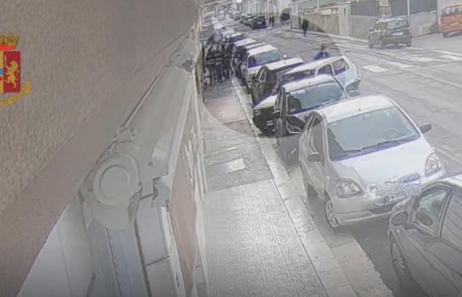 Andria, danneggiava auto parcheggiate davanti al suo portone: denunciato un anziano