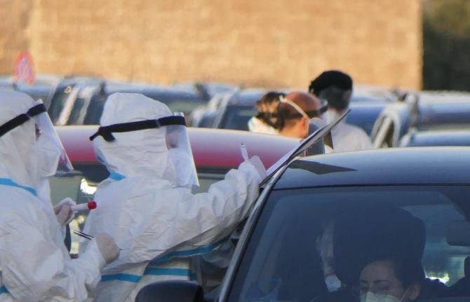 Covid, 3.993 nuovi casi e nessun morto in Puglia. Cala il tasso di positività