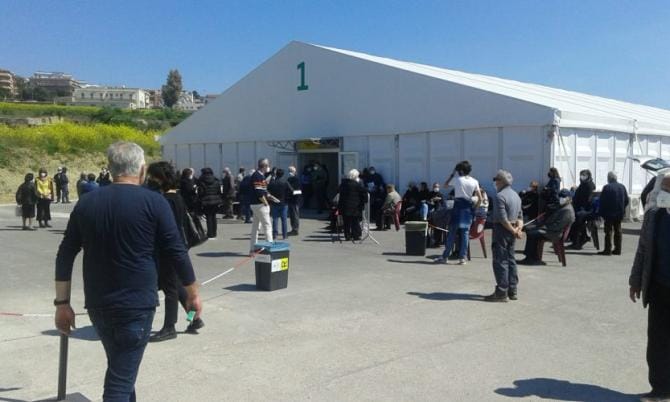 Covid, cambia il sistema dei tamponi in Basilicata: antigenici equiparati a molecolari