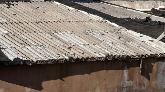 Basilicata, 1,5 milioni di euro per la rimozione dell’amianto: già finanziate 272 domande