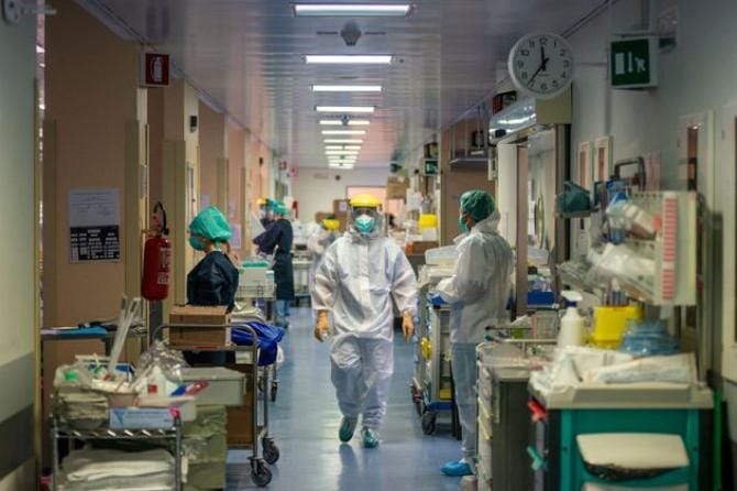 Ordine dei medici Bari: «Aumentano posti letto Covid a scapito di altre patologie» Ordine dei medici Bari: «Aumentano posti letto Covid a scapito di altre patologie»