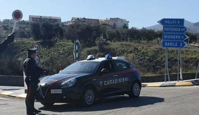 Melfi, si finge idraulico e deruba coppia di 90enni: in manette un 21enne
