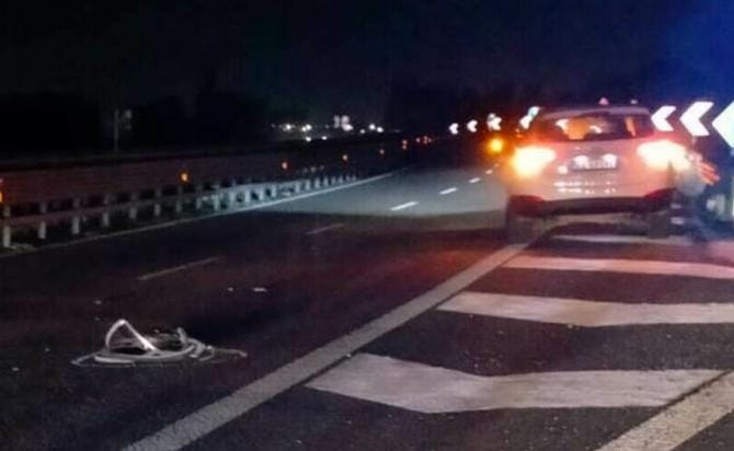 Lequile, centrato da un suv sulla statale Lecce-Gallipoli: morto ciclista 43enne