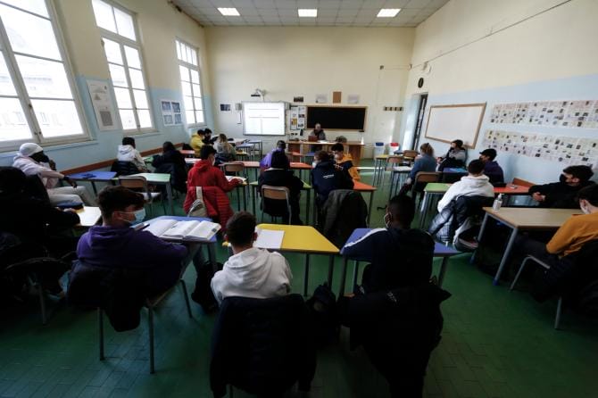 Covid, associazione presidi Puglia: 14% delle classi in Dad. «Situazione lontana da fosche previsioni»