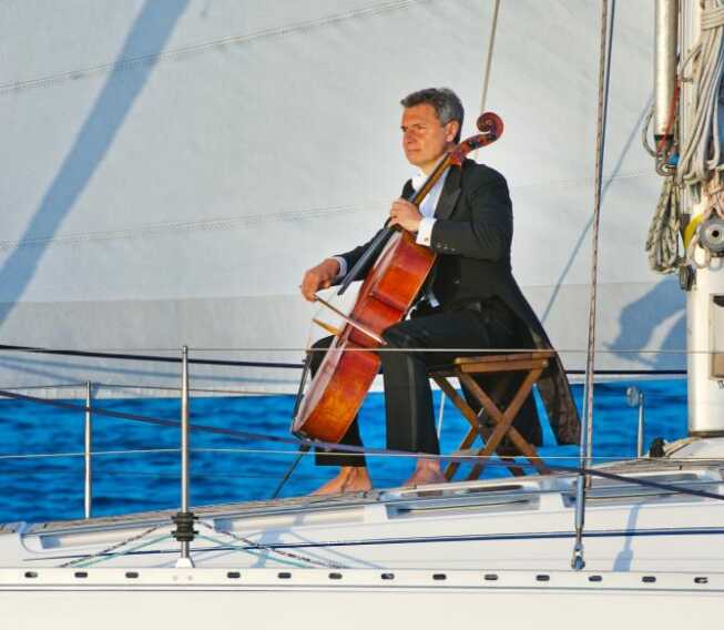«Vivo di musica e scrittura sulla mia “Denecia”»