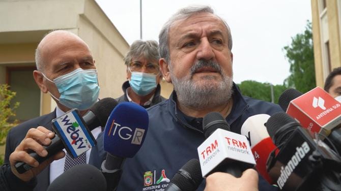 Emiliano nella chat Telegram del concorso infermieri: «Nessuna stabilizzazione fino a esaurimento graduatoria vincitori»
