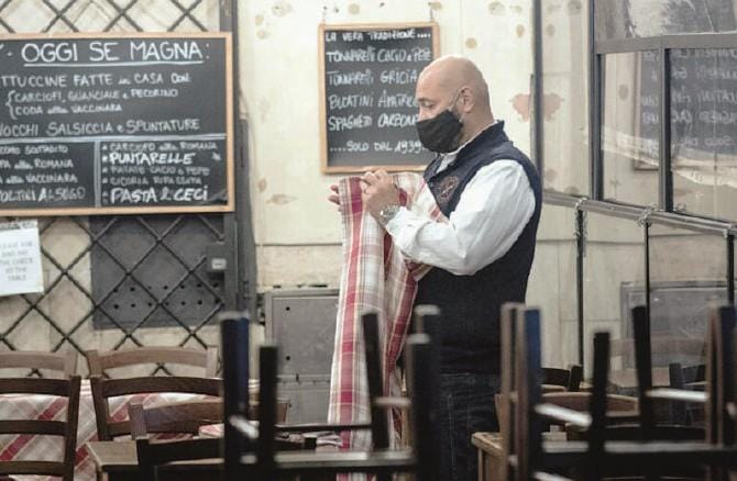 Puglia in zona gialla, l’ira di ristoranti e aziende agricole: «È la mazzata finale»