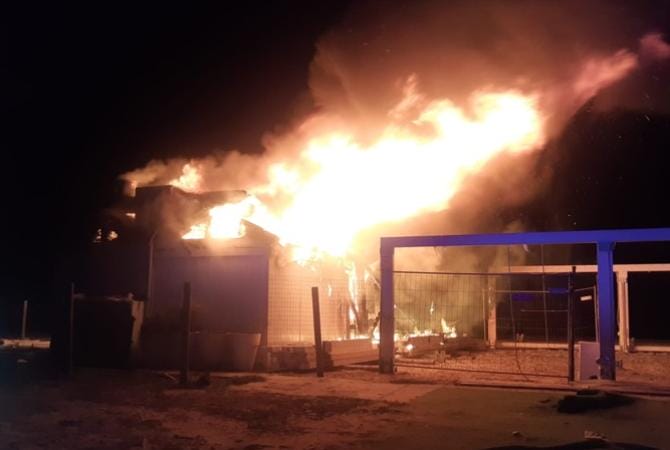 Incendio distrugge bar di un lido balneare a Siponto
