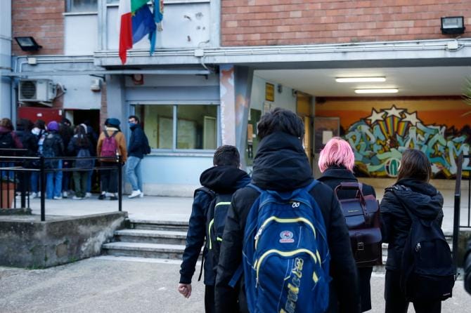 «Priorità all’edilizia scolastica, ai trasporti e allo sviluppo del territorio», ecco come cambia la scuola lucana