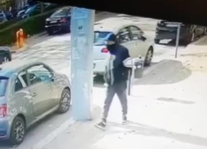 Taranto, spari contro i poliziotti. L’arrestato: «Non ricordo niente di quella mattina»